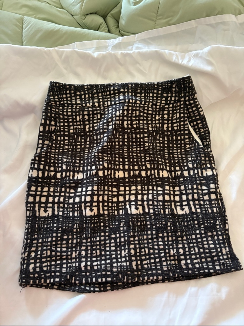 Forever 21 Black and Cream Grid-Pattern Pencil Skirt